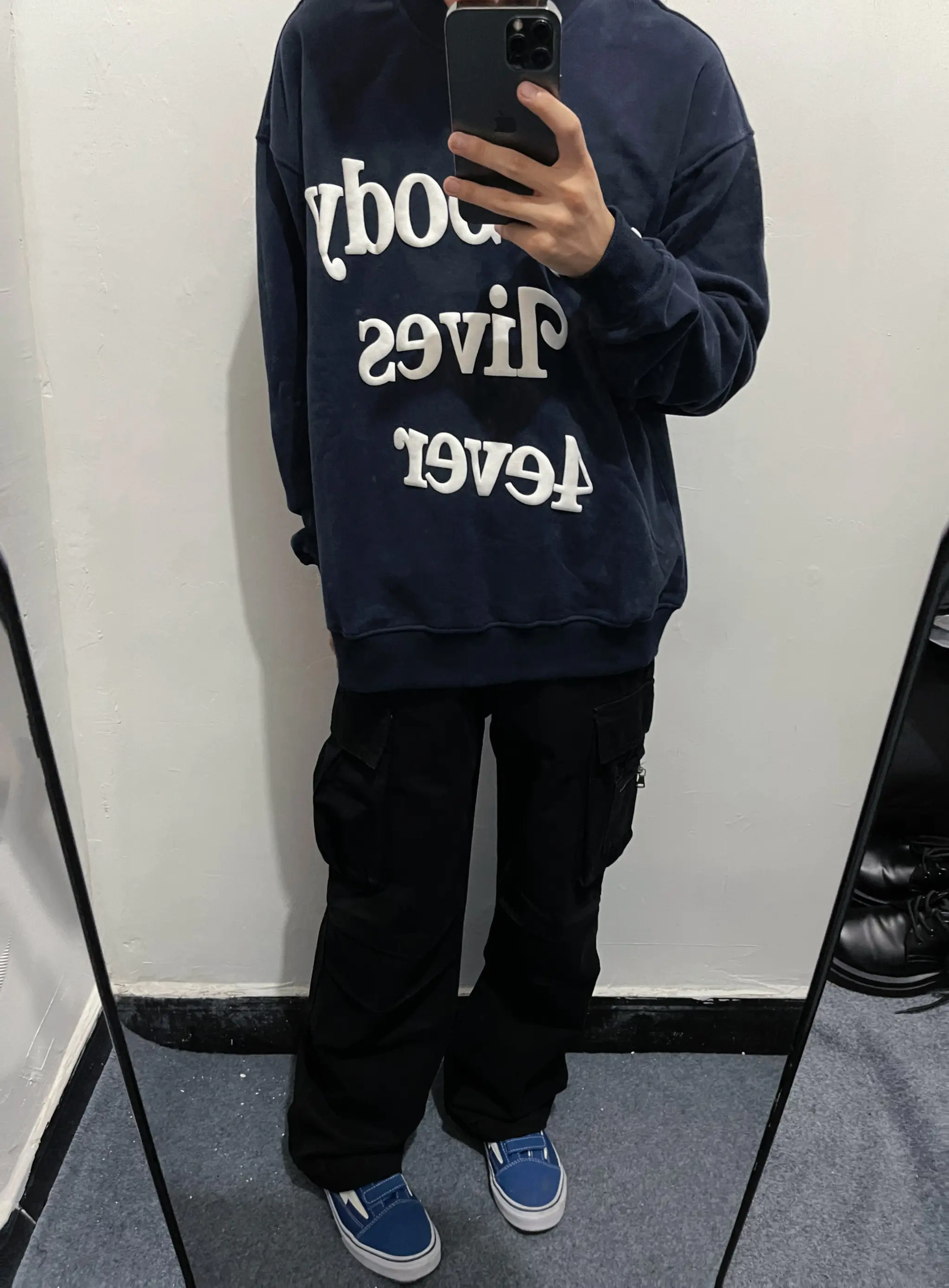 相信我你一定会喜欢这件藏青卫衣嘟!!!