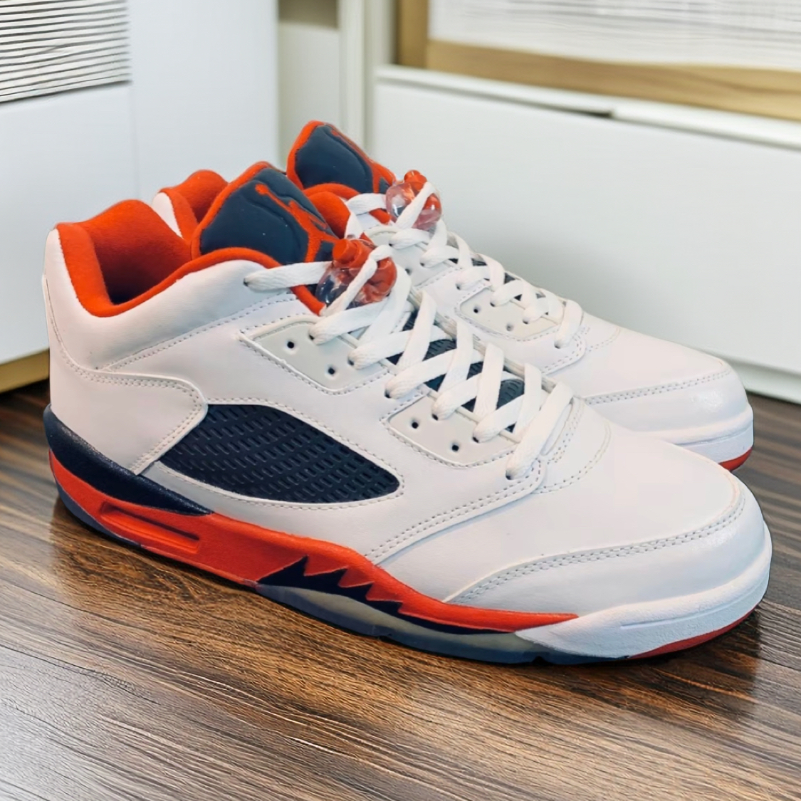 炫酷的Jordan Air Jordan 5 retro low fire red