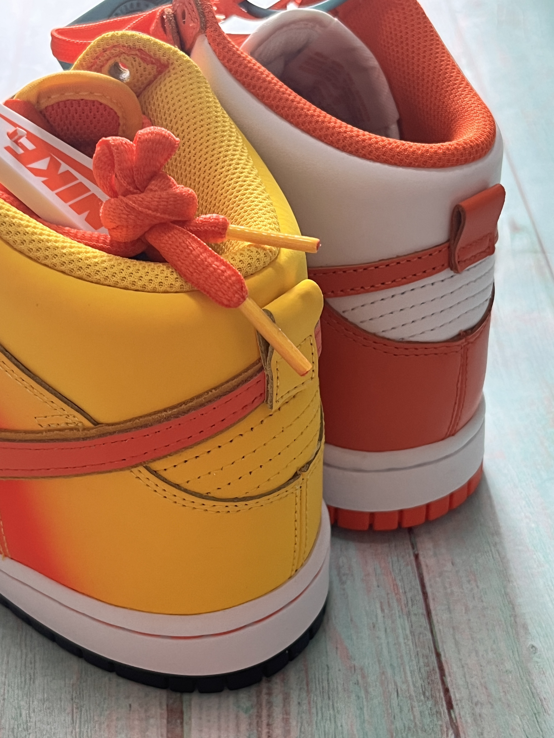 两双橙色系dunk hi这波你会怎么选?