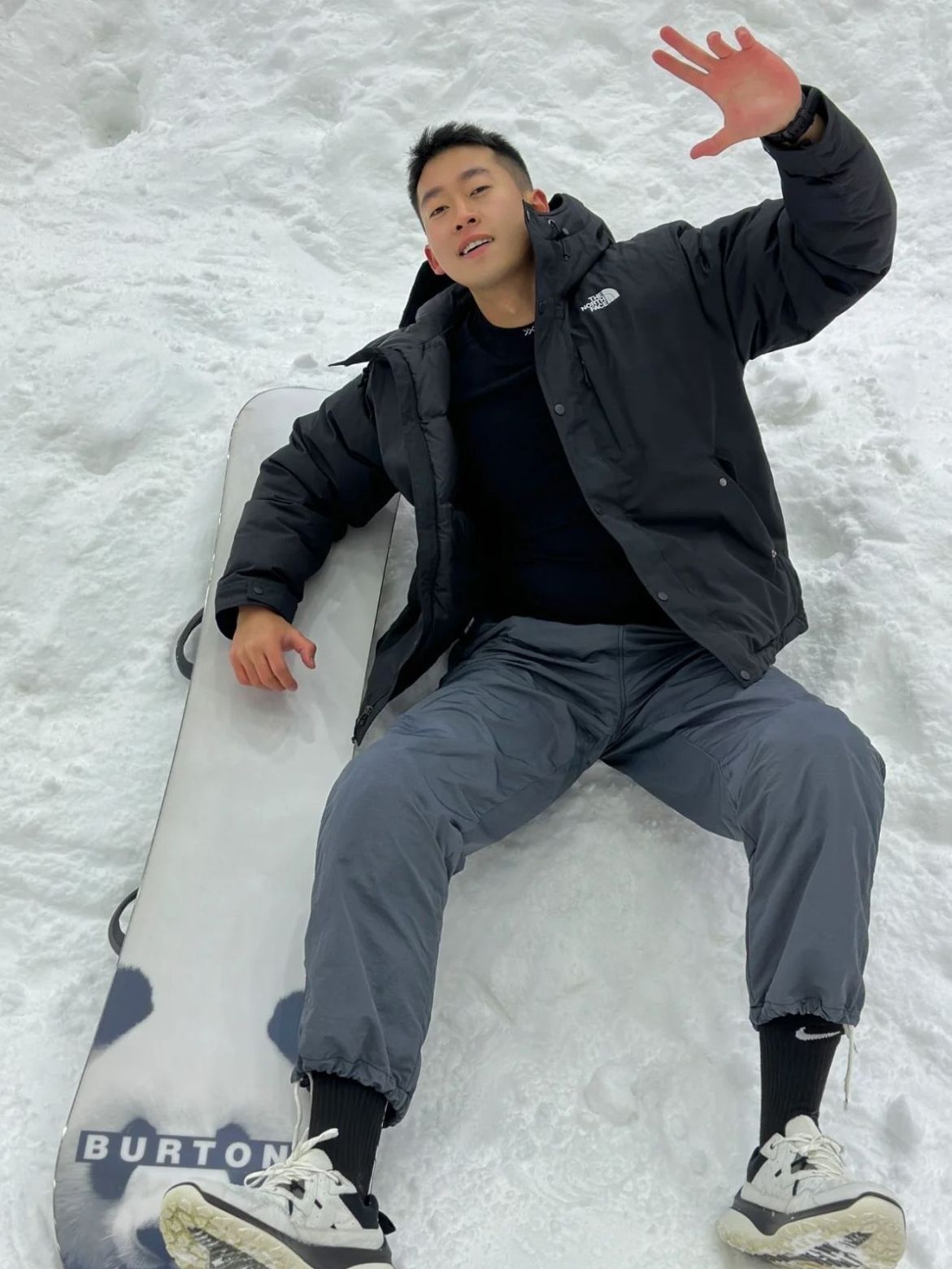 我想穿上羽绒服陪你去看雪