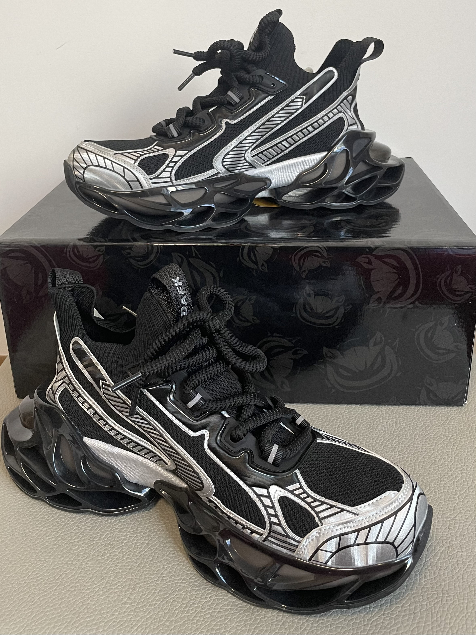 跑步鞋👟机甲风格详细🔎欣赏