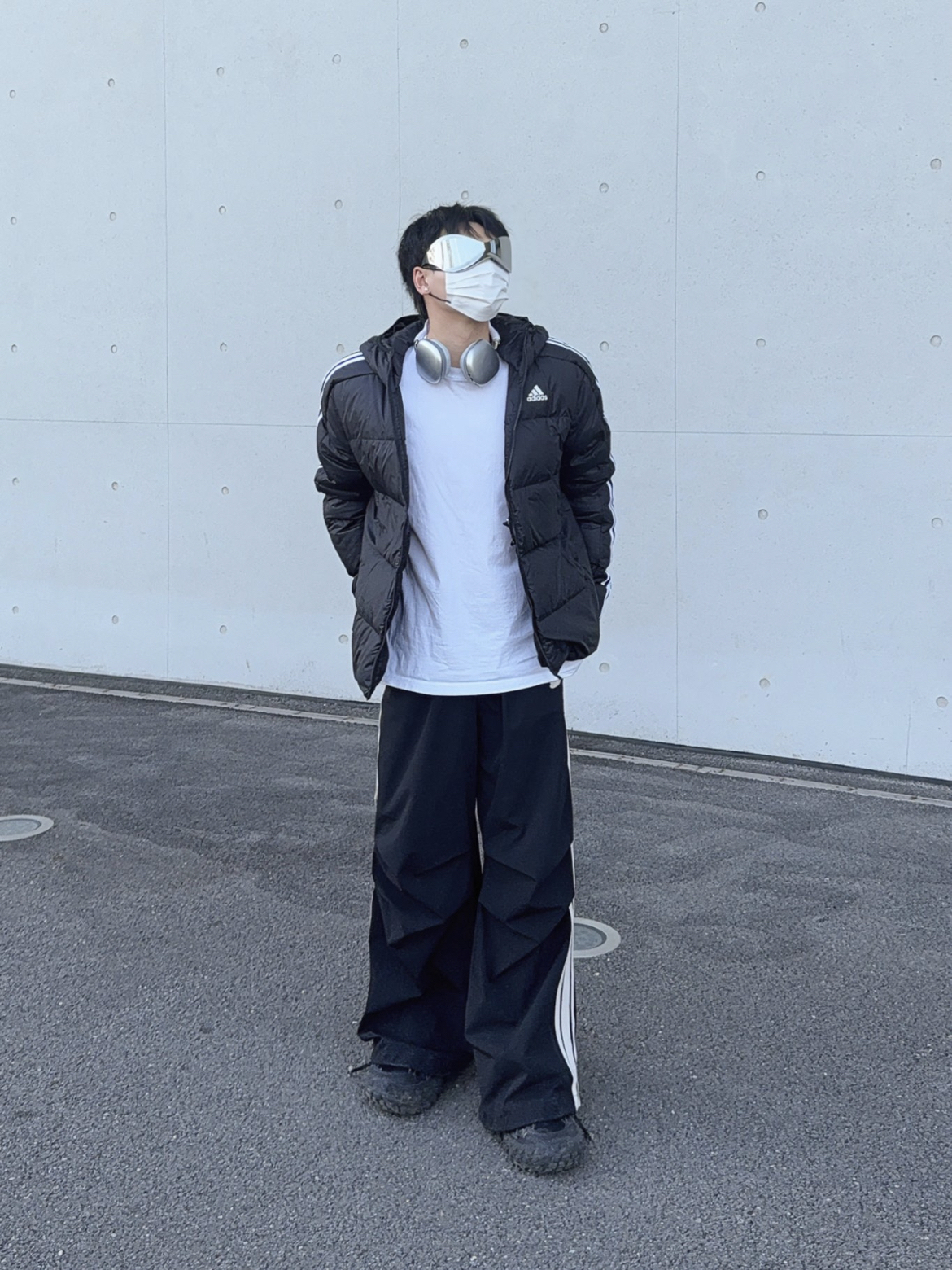 adidas 经典条纹设计，质量没得说!!