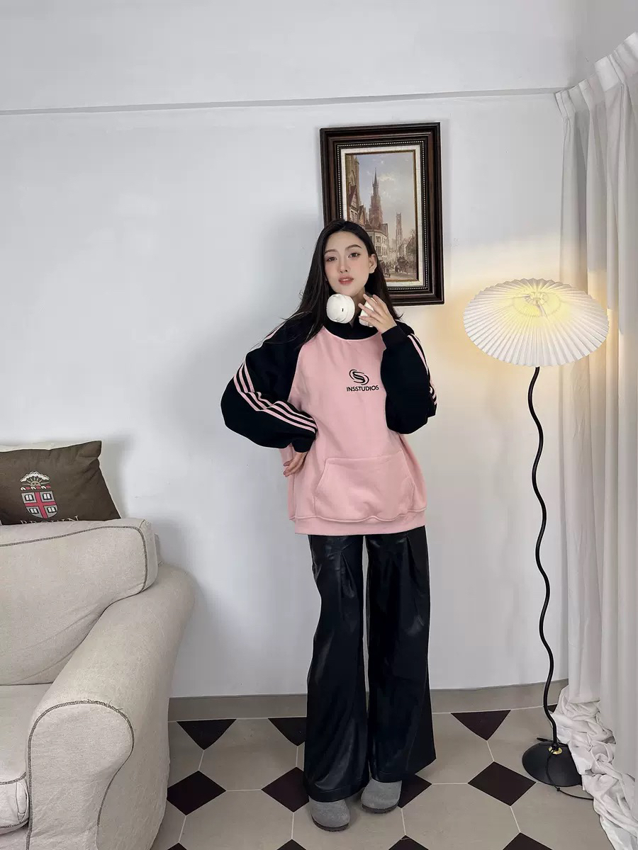 INSstudios 粉色少女感十足的卫衣太爱了