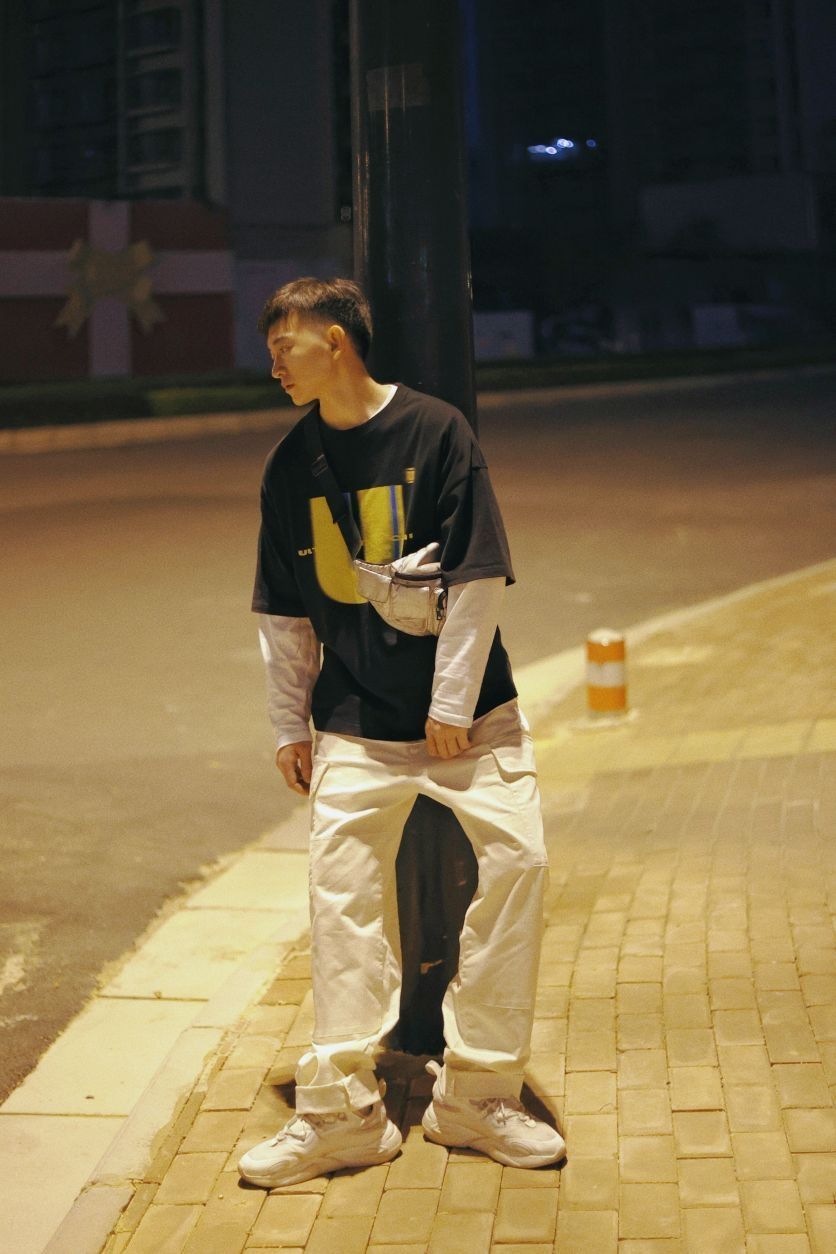 一件T恤，一条直筒裤，是自信的开始！不拘