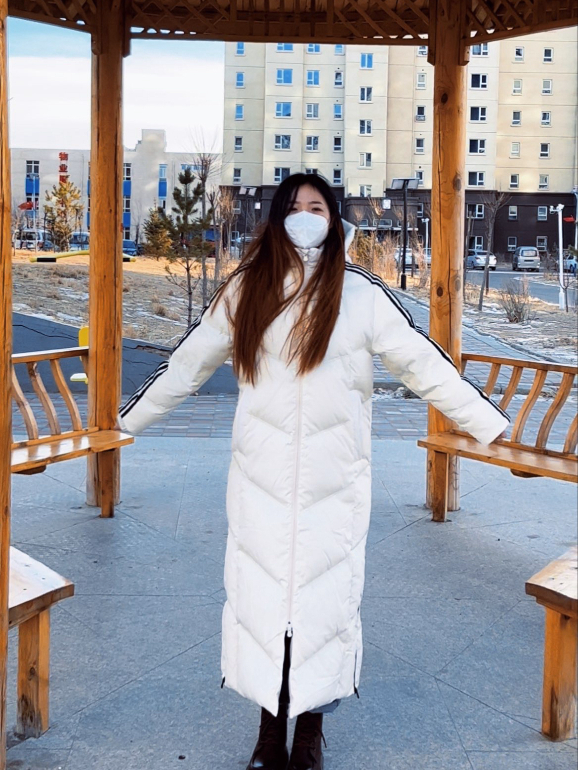 这款阿迪达斯的羽绒服 颜值真的不错～