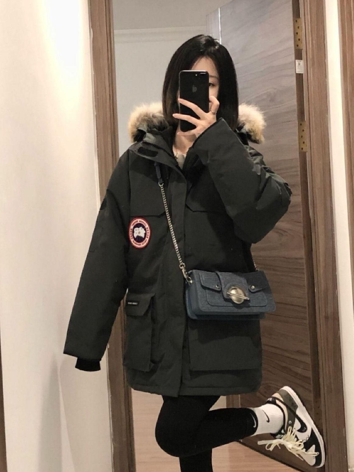 工装羽绒服搭上牛仔千禧包 好好看~背新包的一天 好开心!