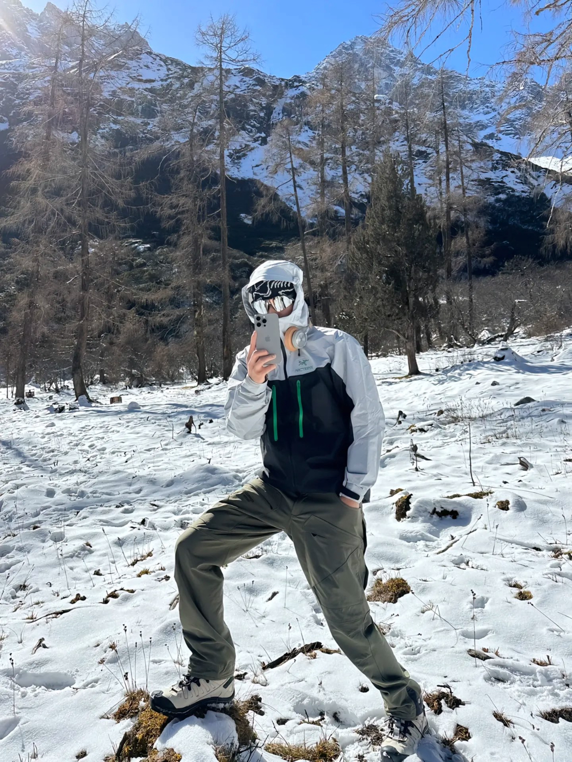 Arc'teryx 这冲锋衣也太酷了