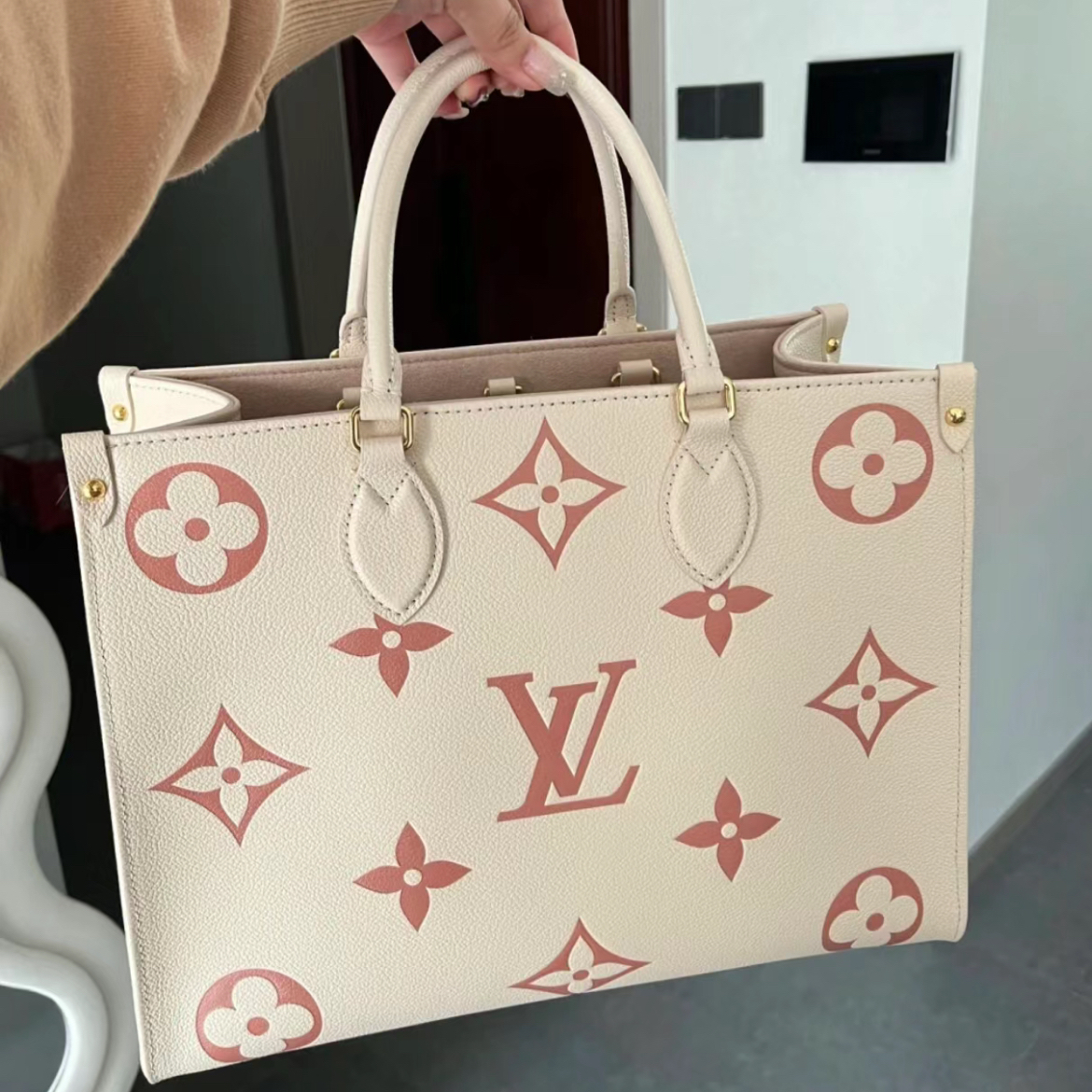 这款LV小包包 颜值绝绝子
