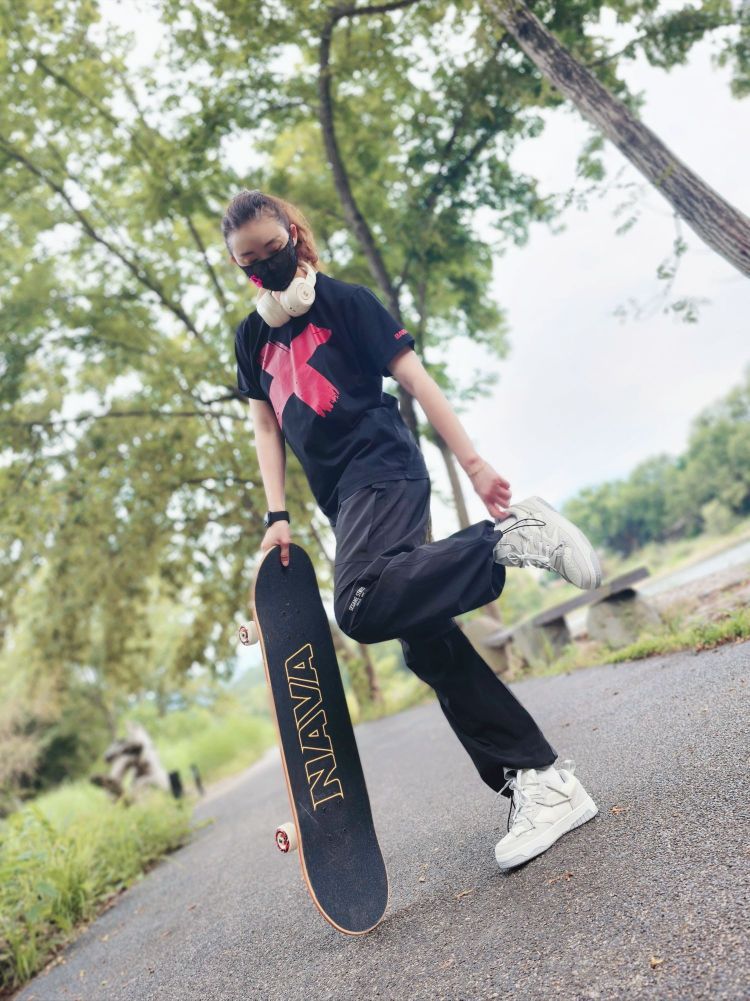 申请成为你的滑板姐姐～不羁散漫滴小性感！