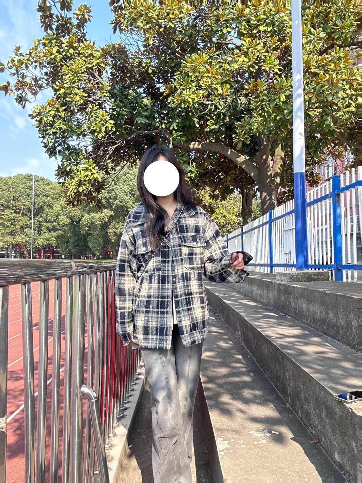复古与时尚的碰撞！拼接线条牛仔裤