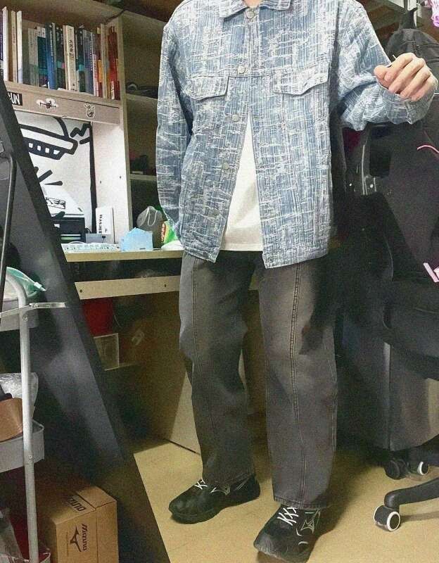 休闲与复古的完美融合！伐木拼接线条牛仔裤