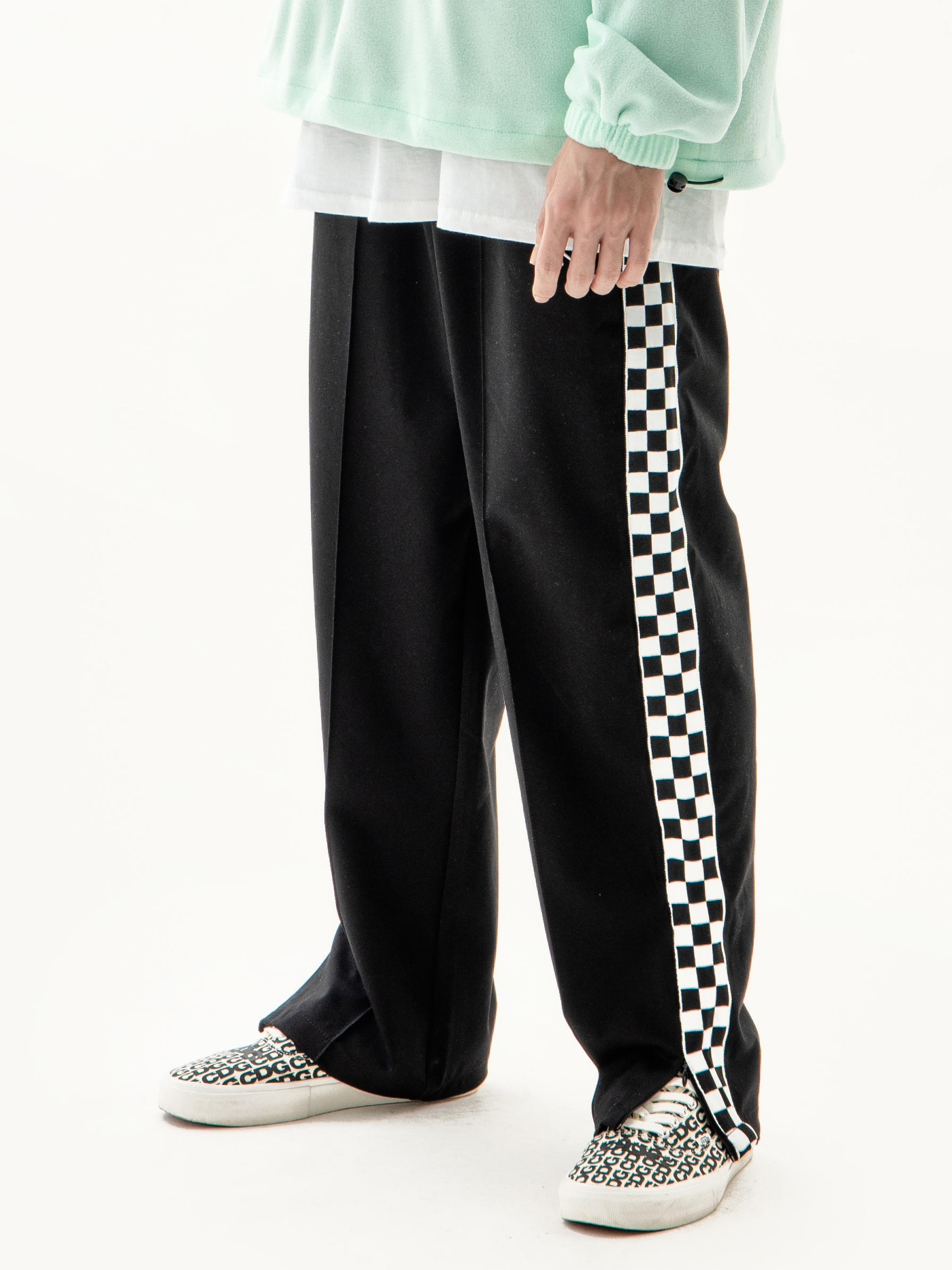 推荐商品：【新品首发】GETWITHIT 棋盘格子拼接侧边长裤 P21F101 黑色