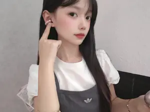 美女感玫瑰金💞你的耳机里播放的是什么歌🖤