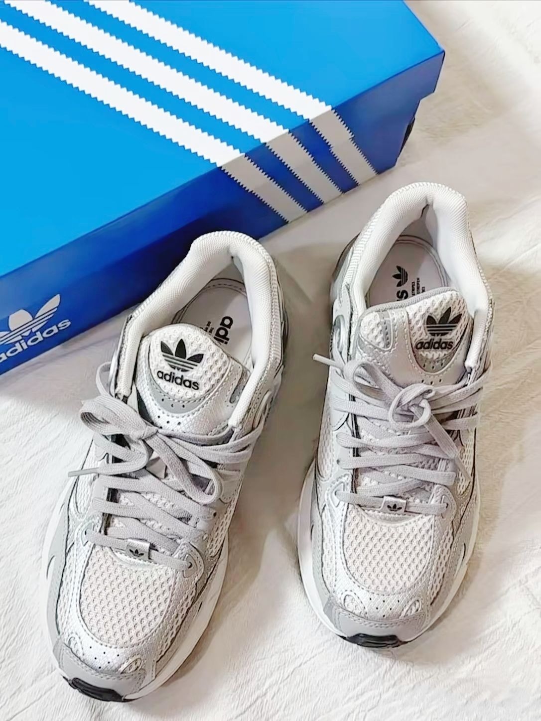谁能拒绝这双银灰贝果鞋！adidas Originals Astir真的把千禧复古拿捏住了。