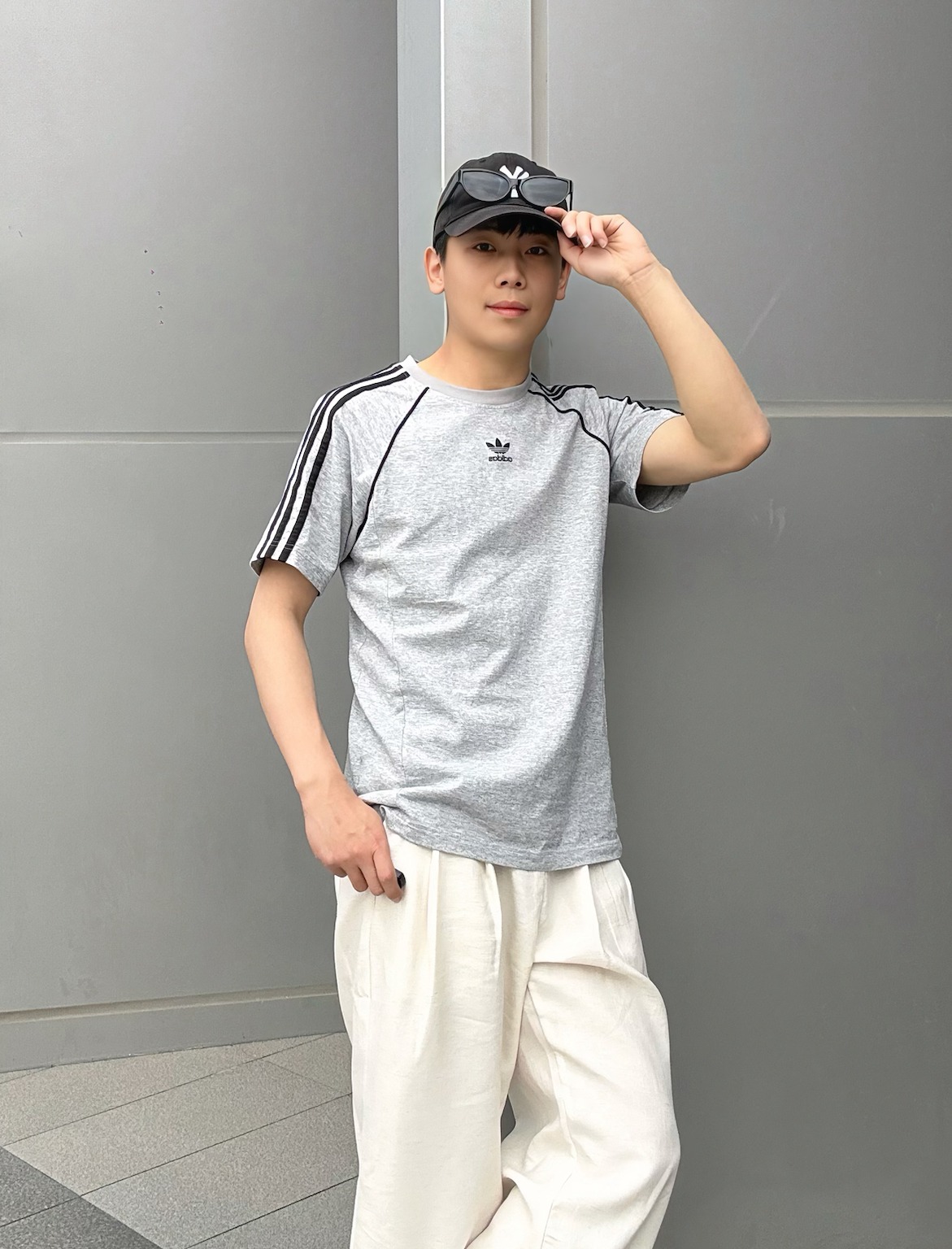 灰条短袖搭出松弛夏日感😎