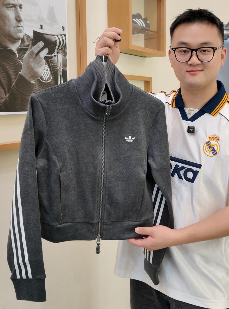 秋日质感单品丨三叶草假两件毛呢外套测评分享😃