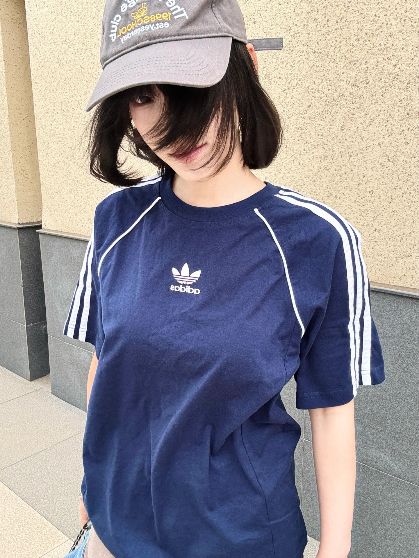 🧊衣柜里永远缺一件的藏青T
