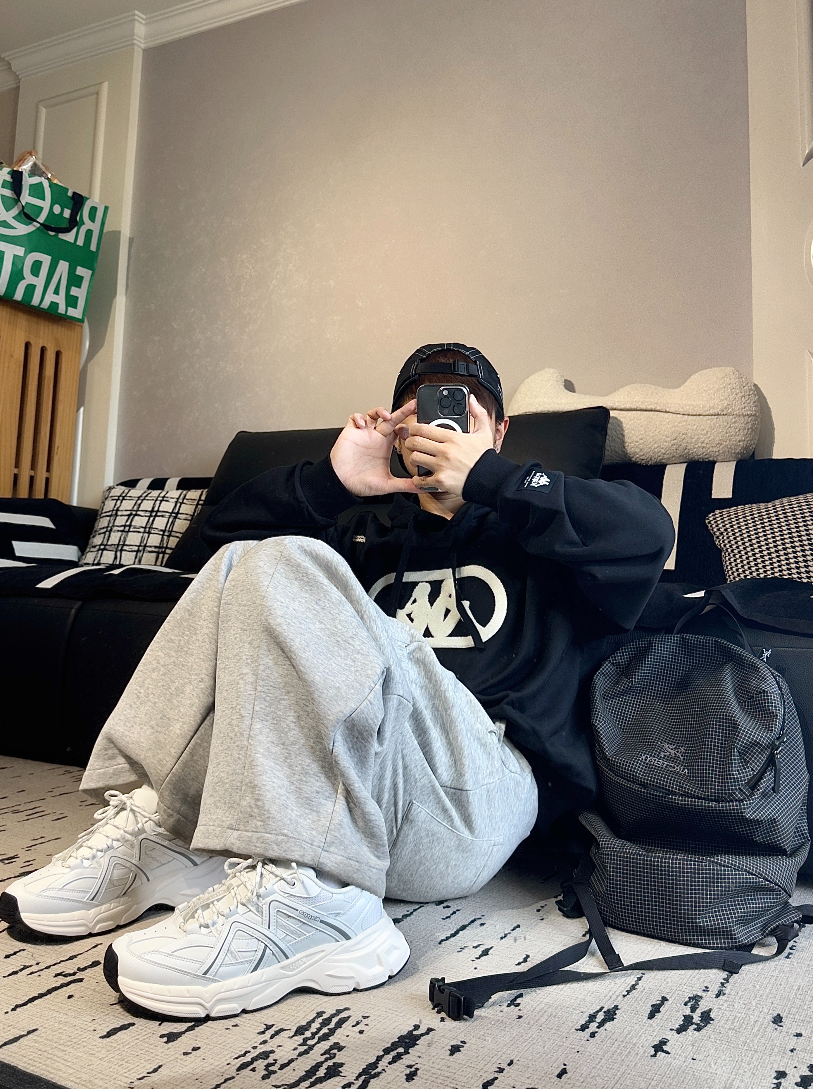 美式黑白灰 | 始祖鸟双肩包搭Kappa卫衣，舒服又百搭
