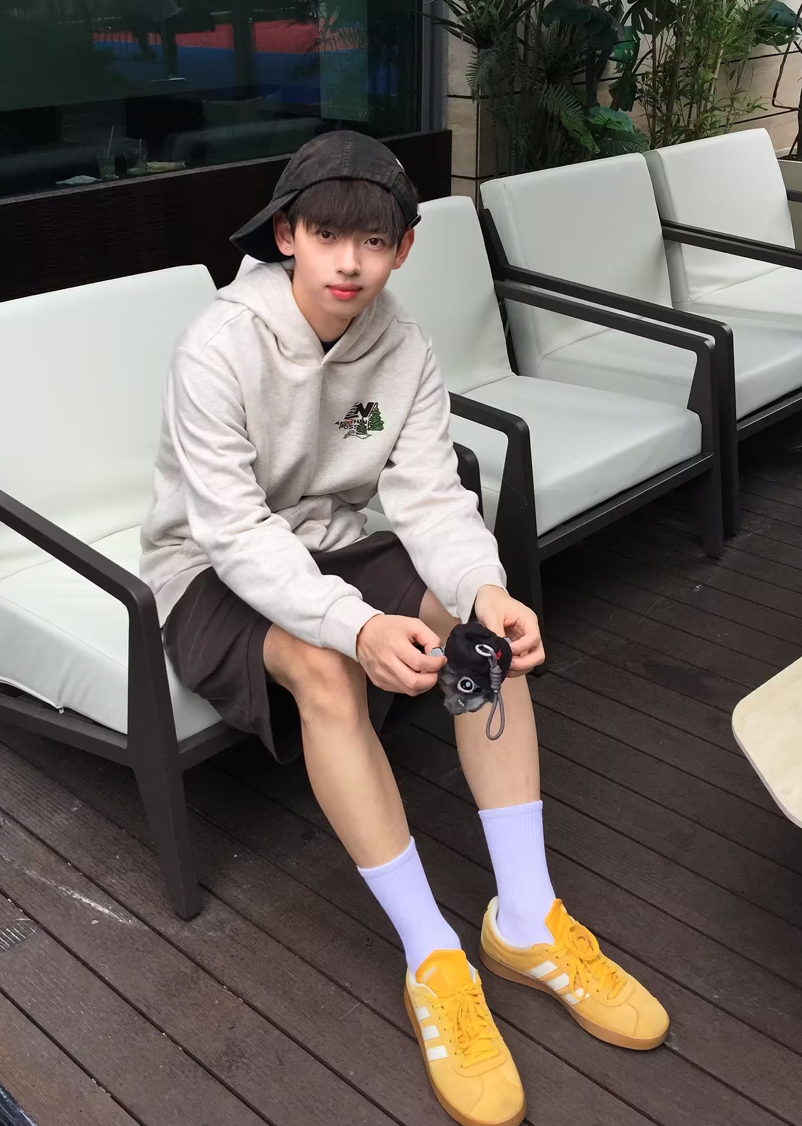 🍂秋日穿搭公式|卫衣+短裤+亮色球鞋,松弛感拿捏了👟