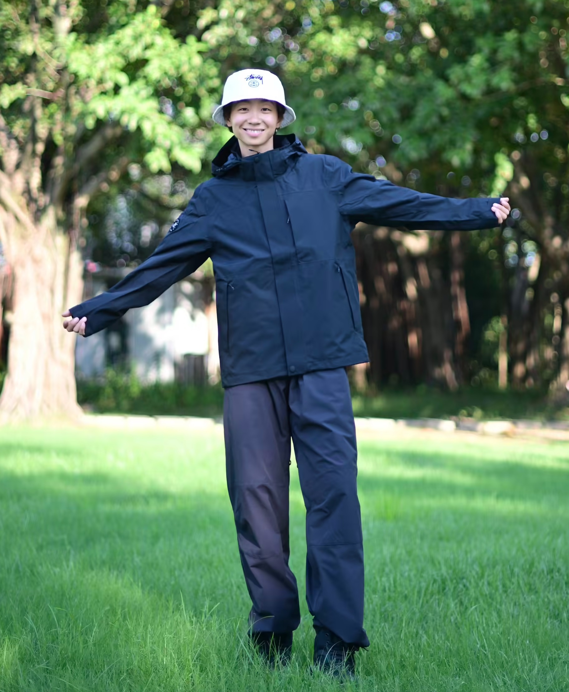 锁住秋天的温度🔒 这件冲锋衣是打工人的万能铠甲⚔️✨