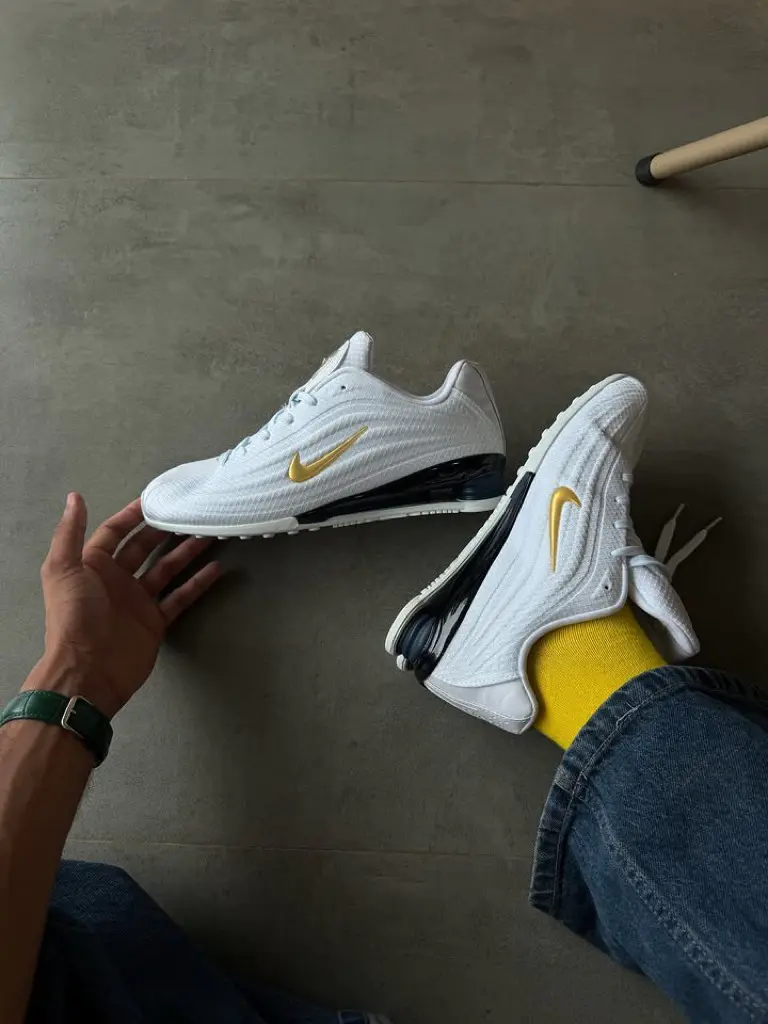 被问爆的Nike SHOX Z白金!百元拿下复古气柱神鞋