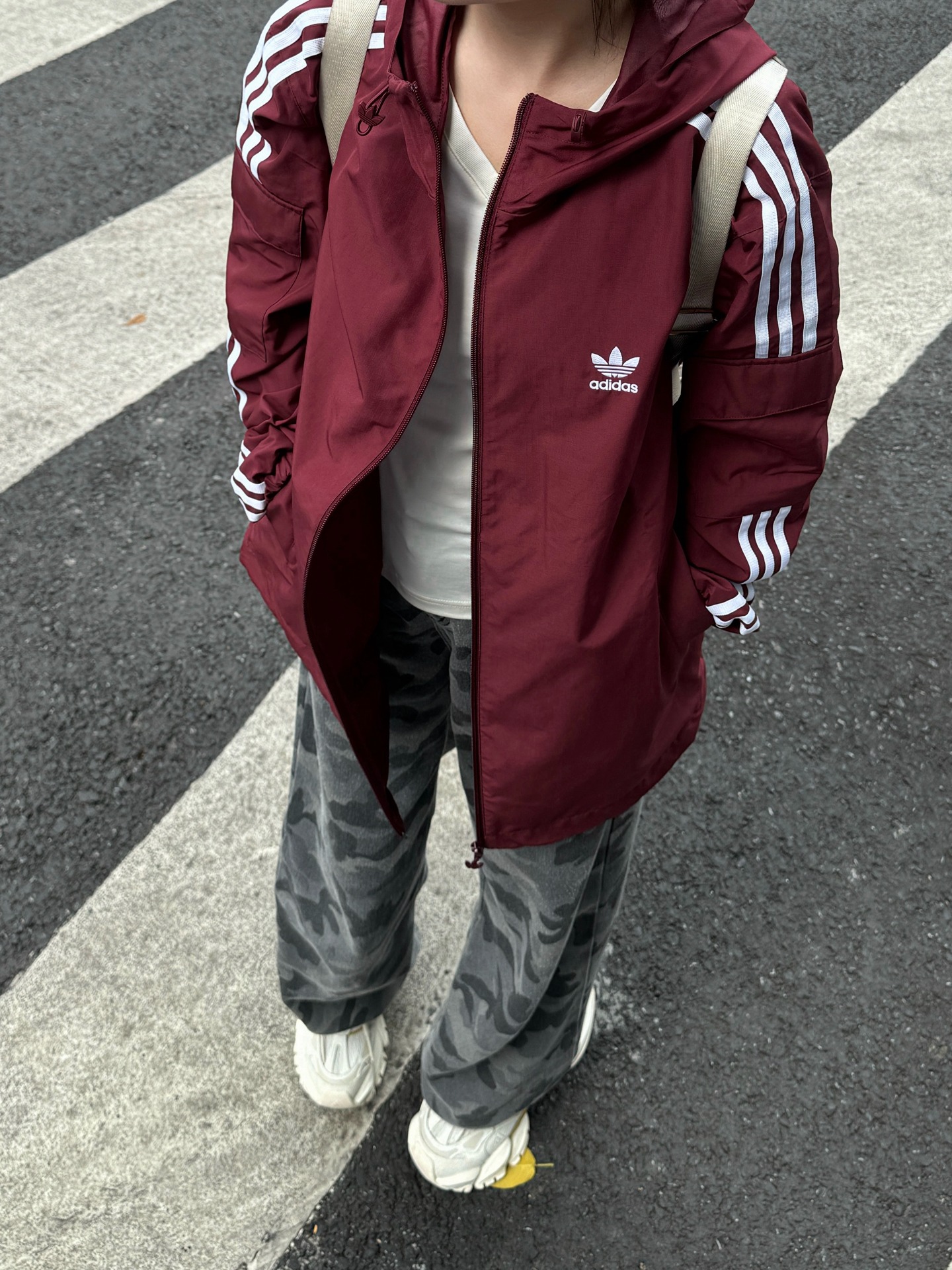 酒红Adidas配迷彩｜早秋的舒适区～✨