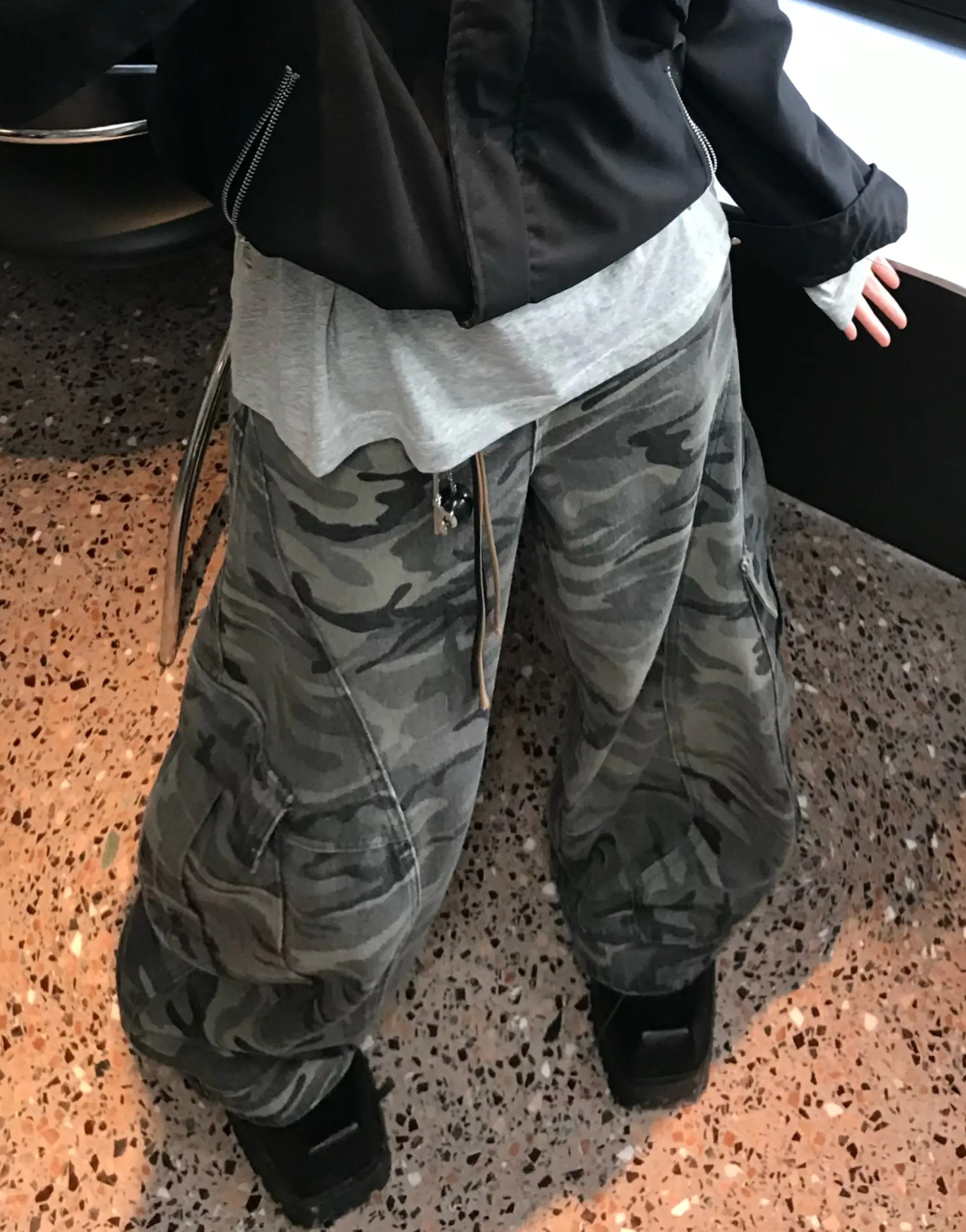 这套又酷又飒的街头look谁能不爱!