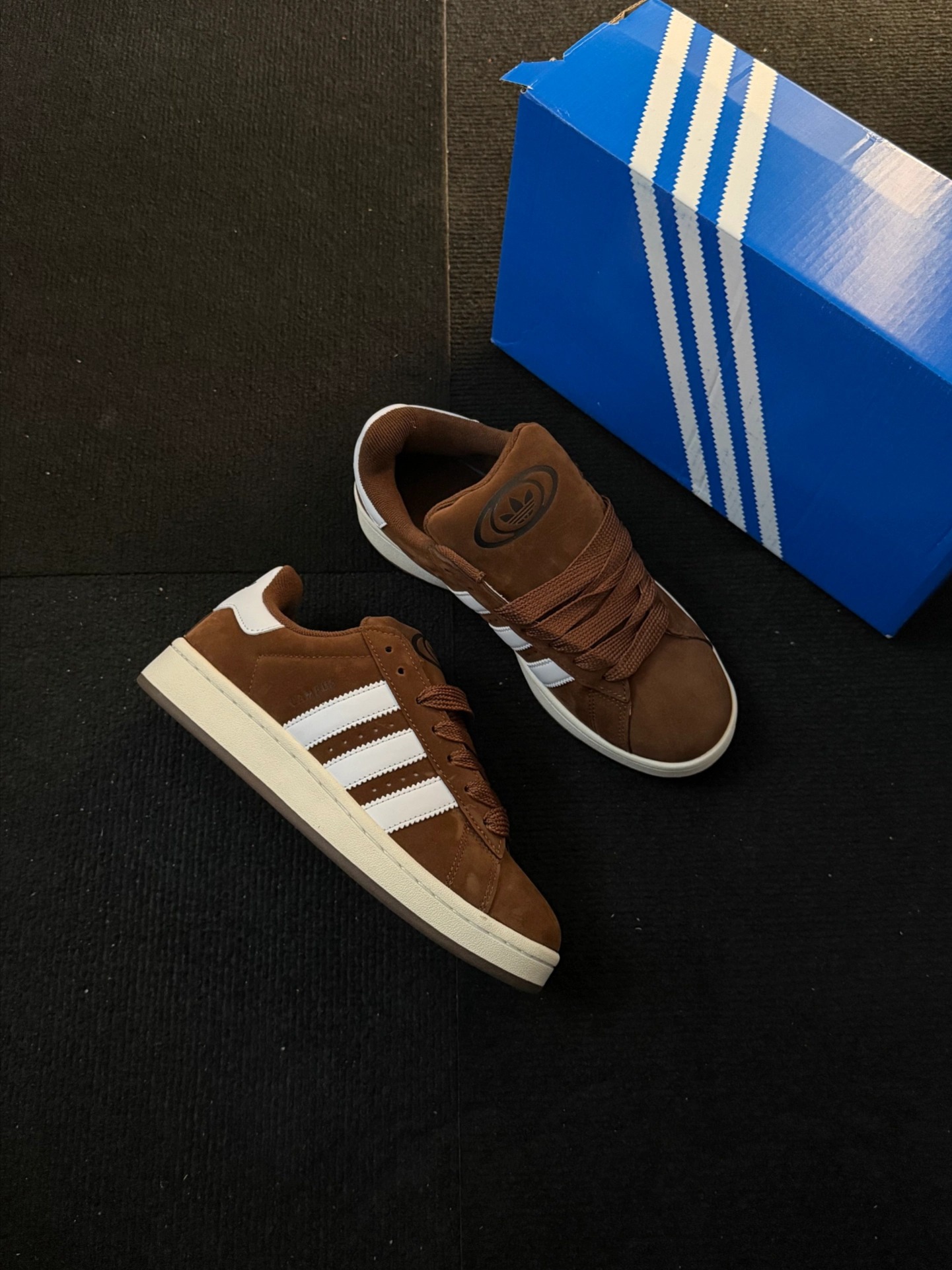 暖色系的Adidas…