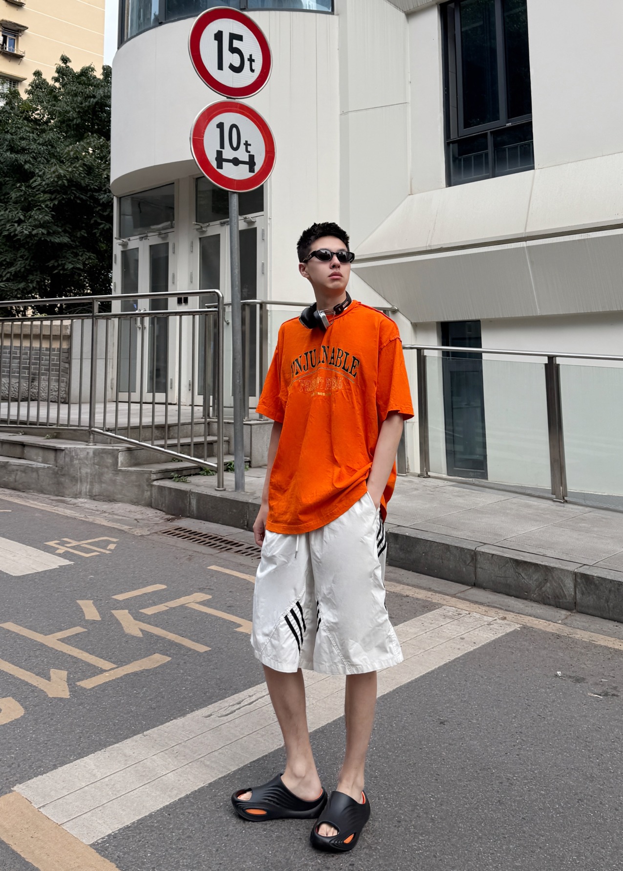 黑橙撞色，是慵懒感的街头宣言👟