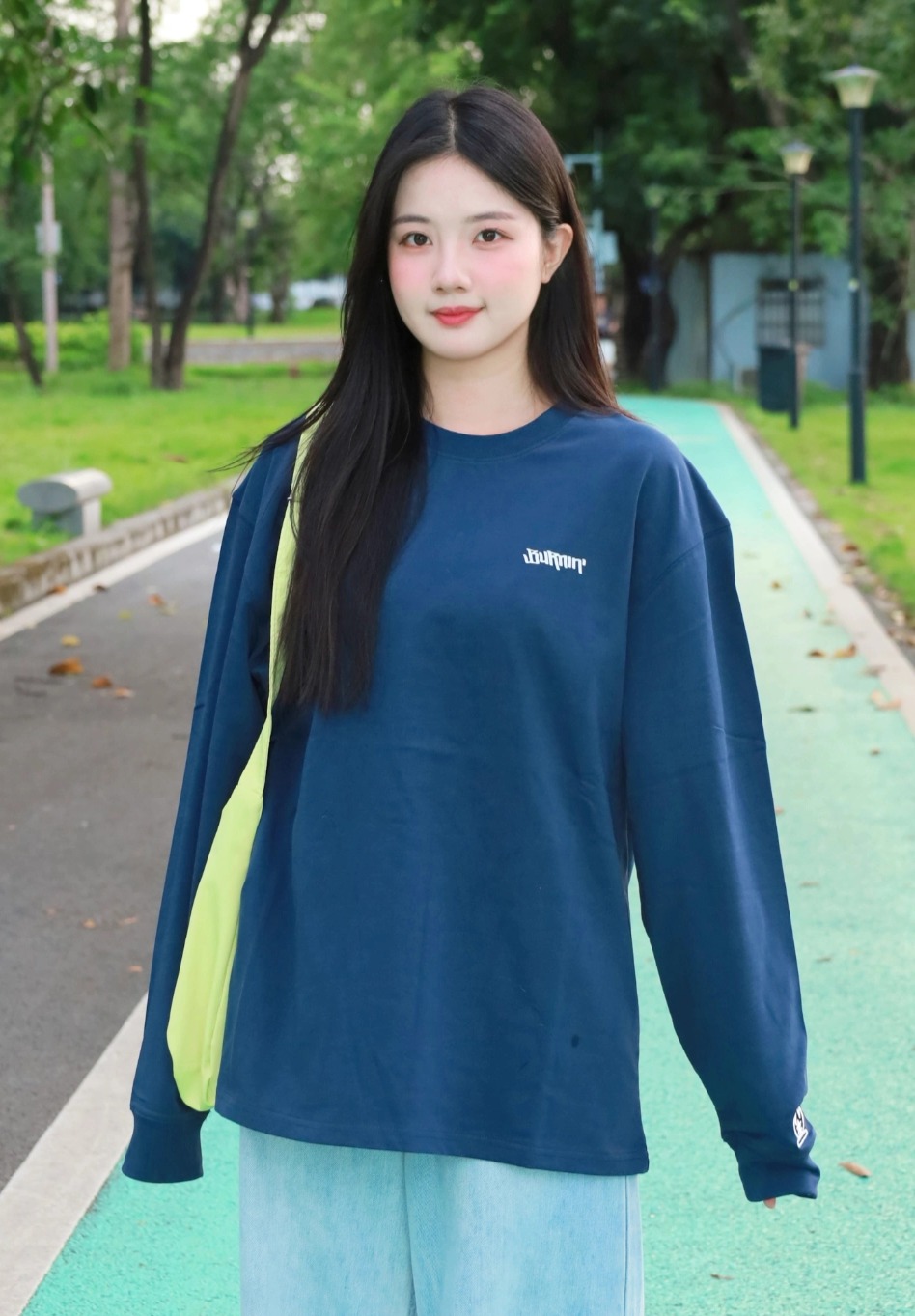 男女同款慵懒OOTD｜BURNIN小火苗卫衣好好穿!