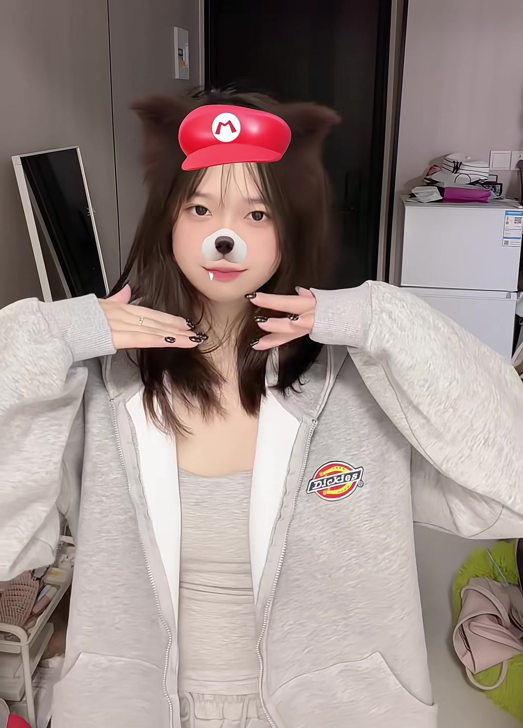 浅灰色拉链外套!温柔松弛感直接拉满🪽