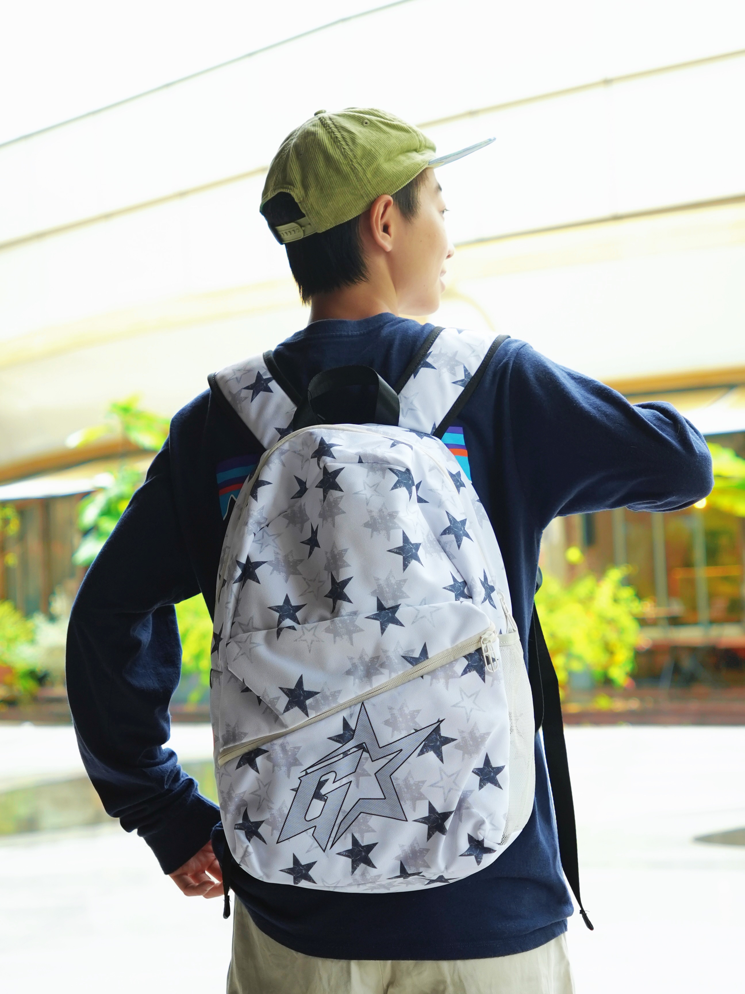 ⭐🎒 秋日通勤搭子｜满天星双肩包复古学院感拿捏了✨👟
