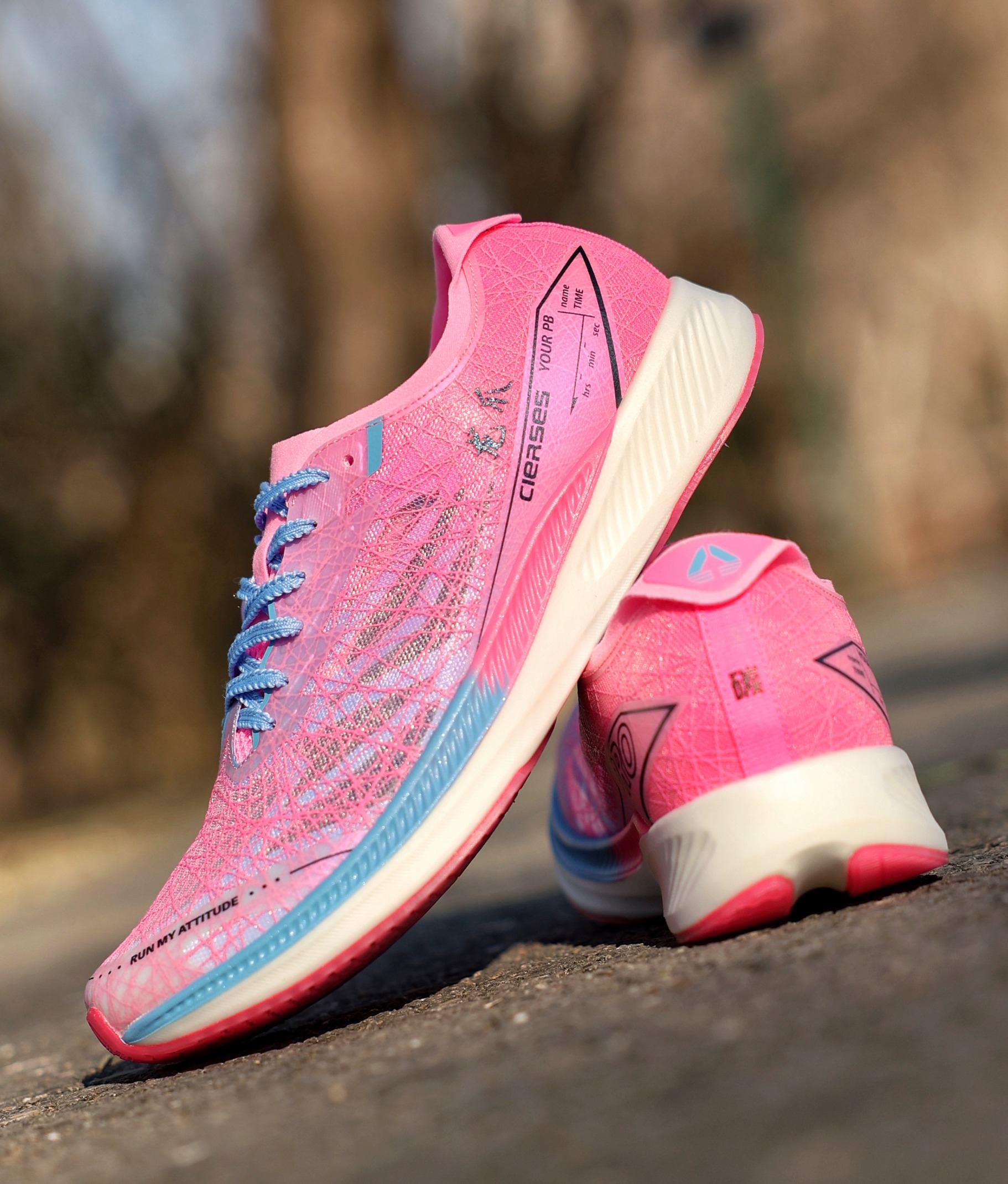 怒了!!我体考体测的时候怎么没有这样跑鞋?!这不就是“开挂”吗?!