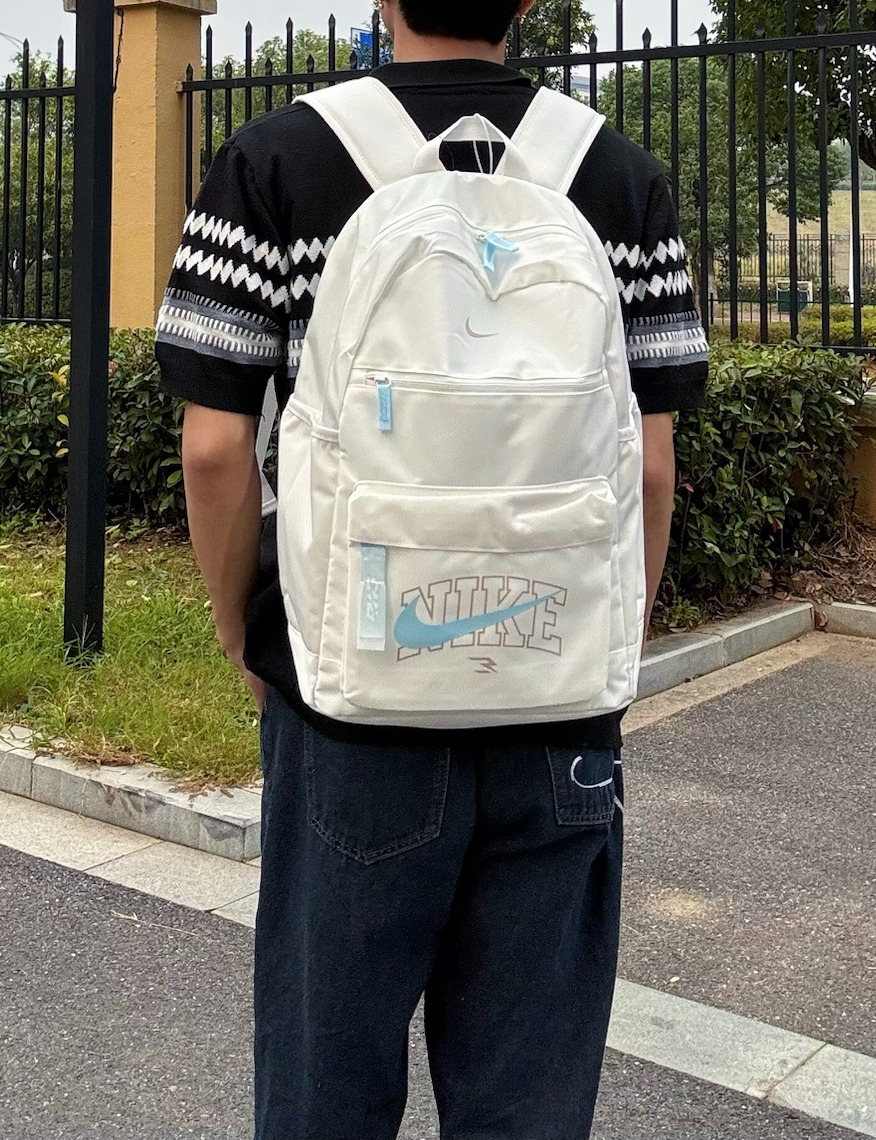 Nike奶白棉花糖双肩包 学生党清爽书包