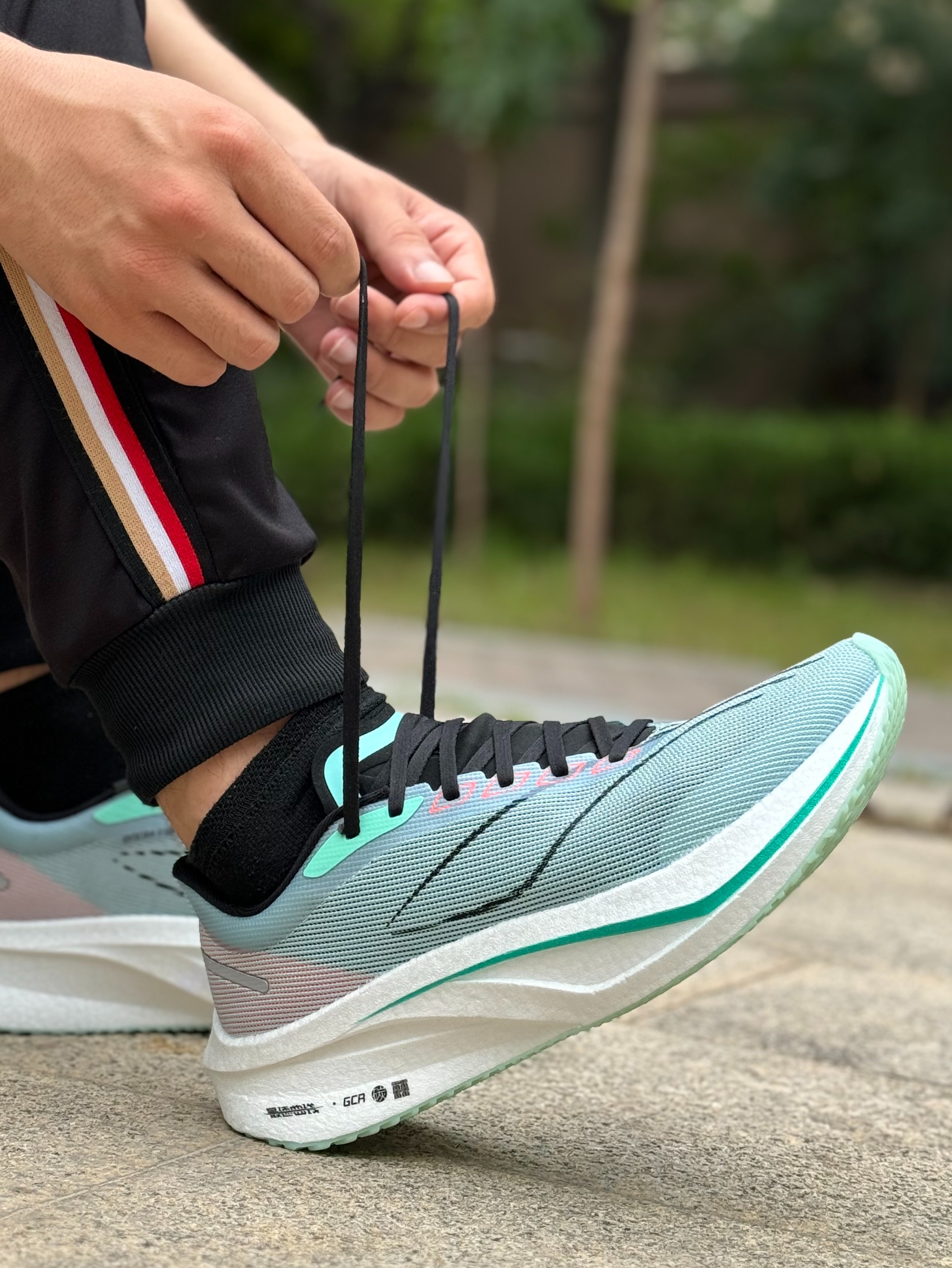 碳板竞速跑鞋飞电4C，拒绝跟风！