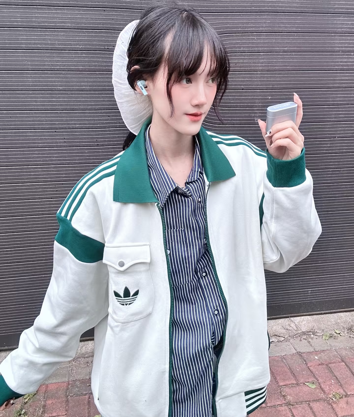 真源同款OOTD 藏在耳边的小色彩🩵