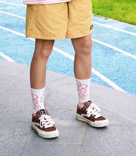 🧦🎀秋天甜酷感是这盒中筒袜给的！