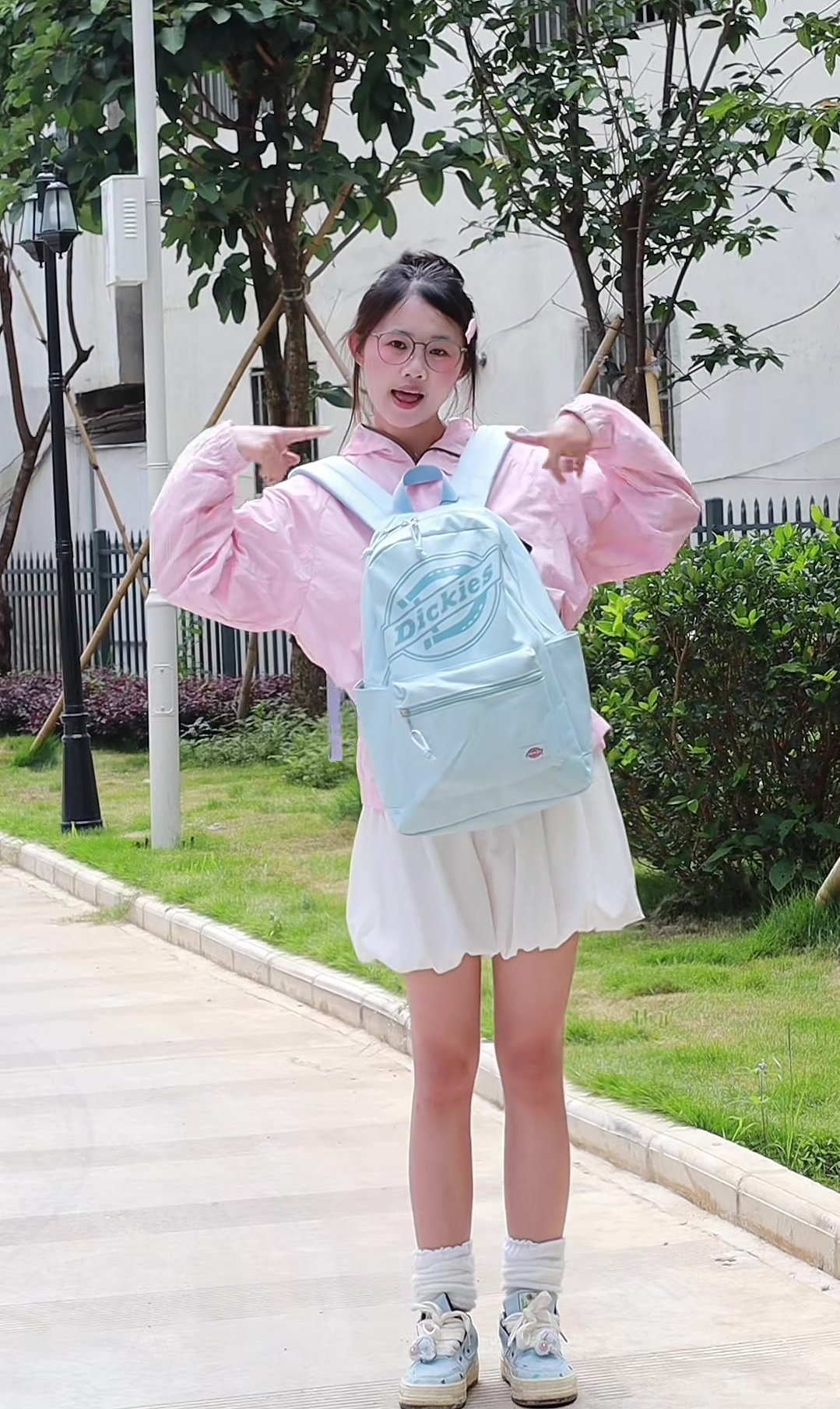 开学书包我先背上啦🎒
