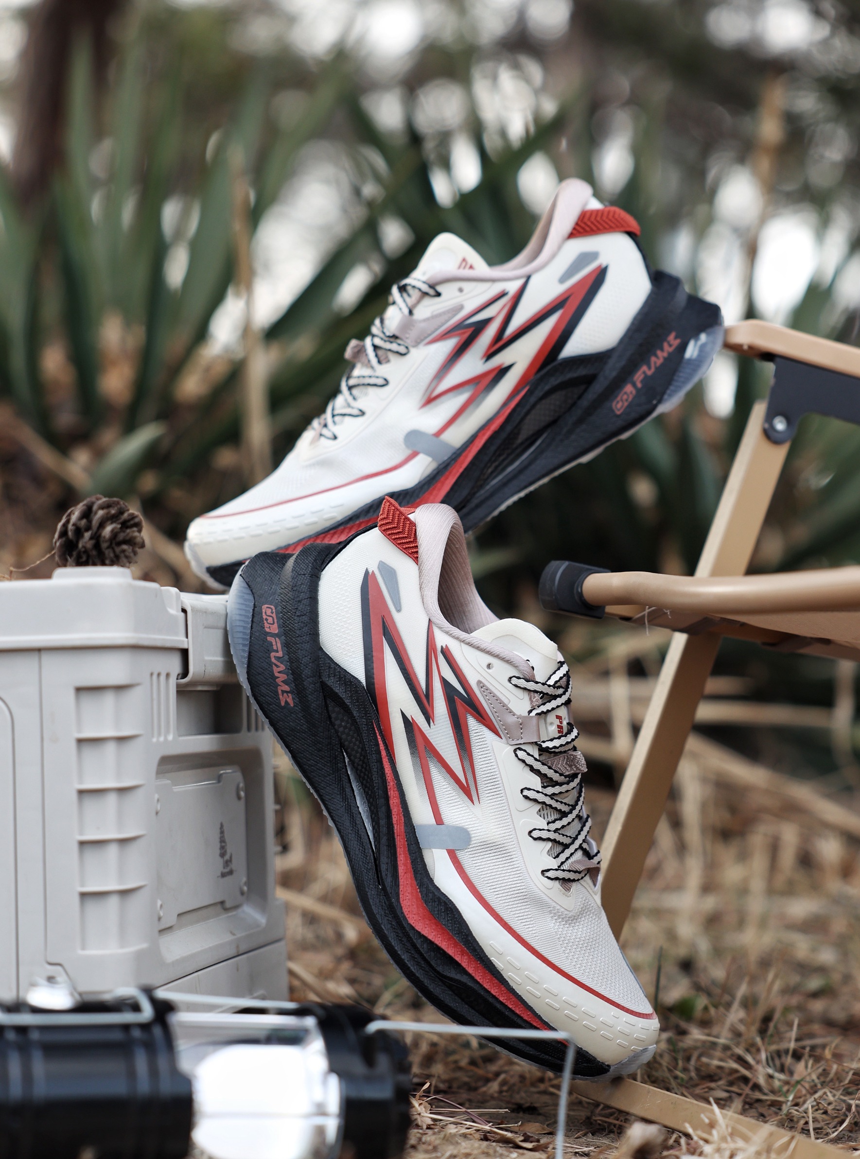 兼具性能和日常搭配的户外跑鞋,这次的飞燃4X4真的赢麻了!!