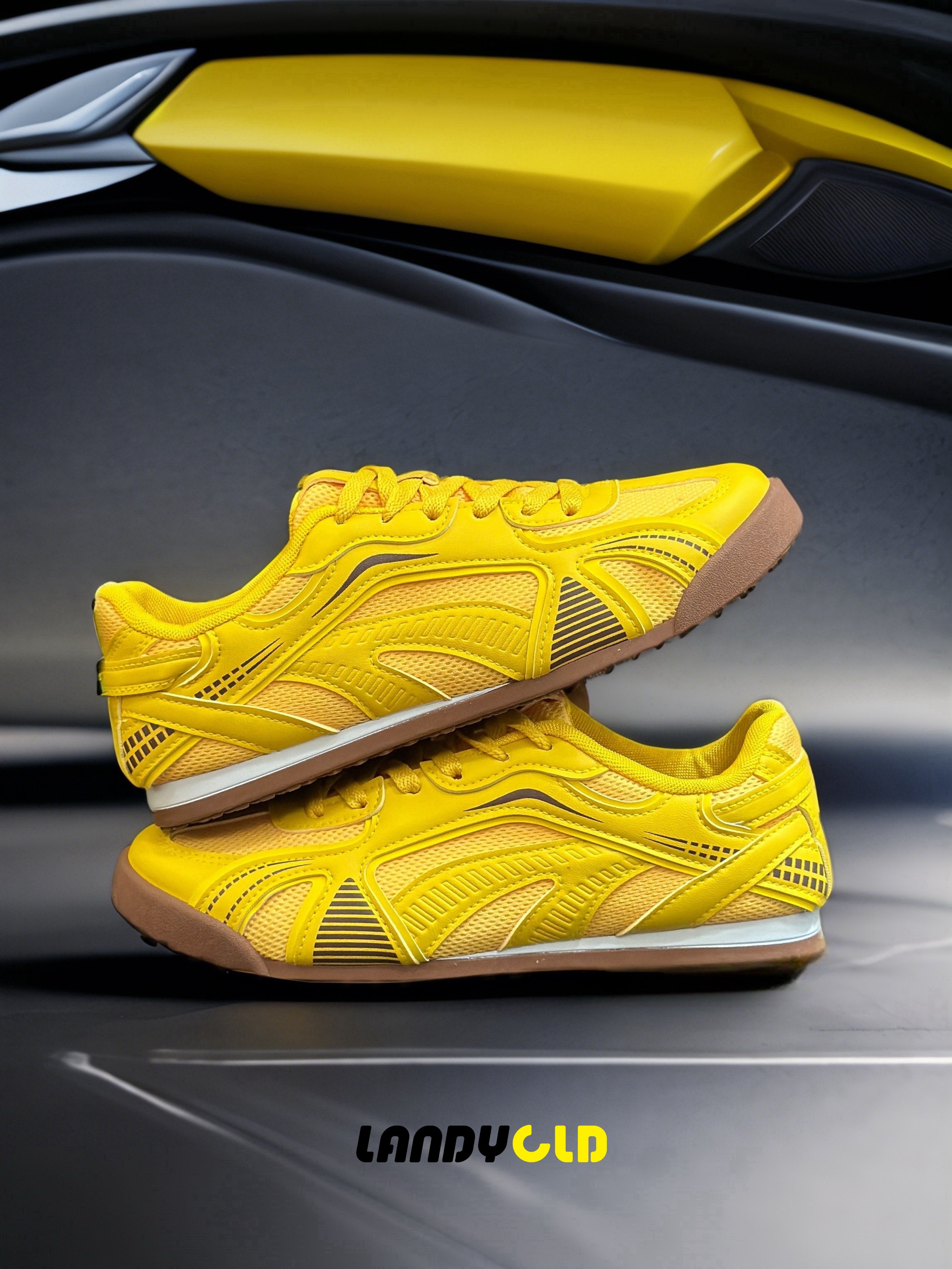 这抹法拉利黄,一下子抓住了我的心