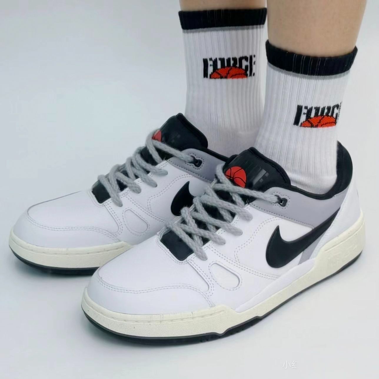 Nike Full Force潮流舒适 百搭 休闲运动减震
耐磨防滑 学院风 板鞋 白色/黑色