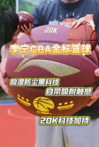 野球场人均抓球?这球吸手上了?