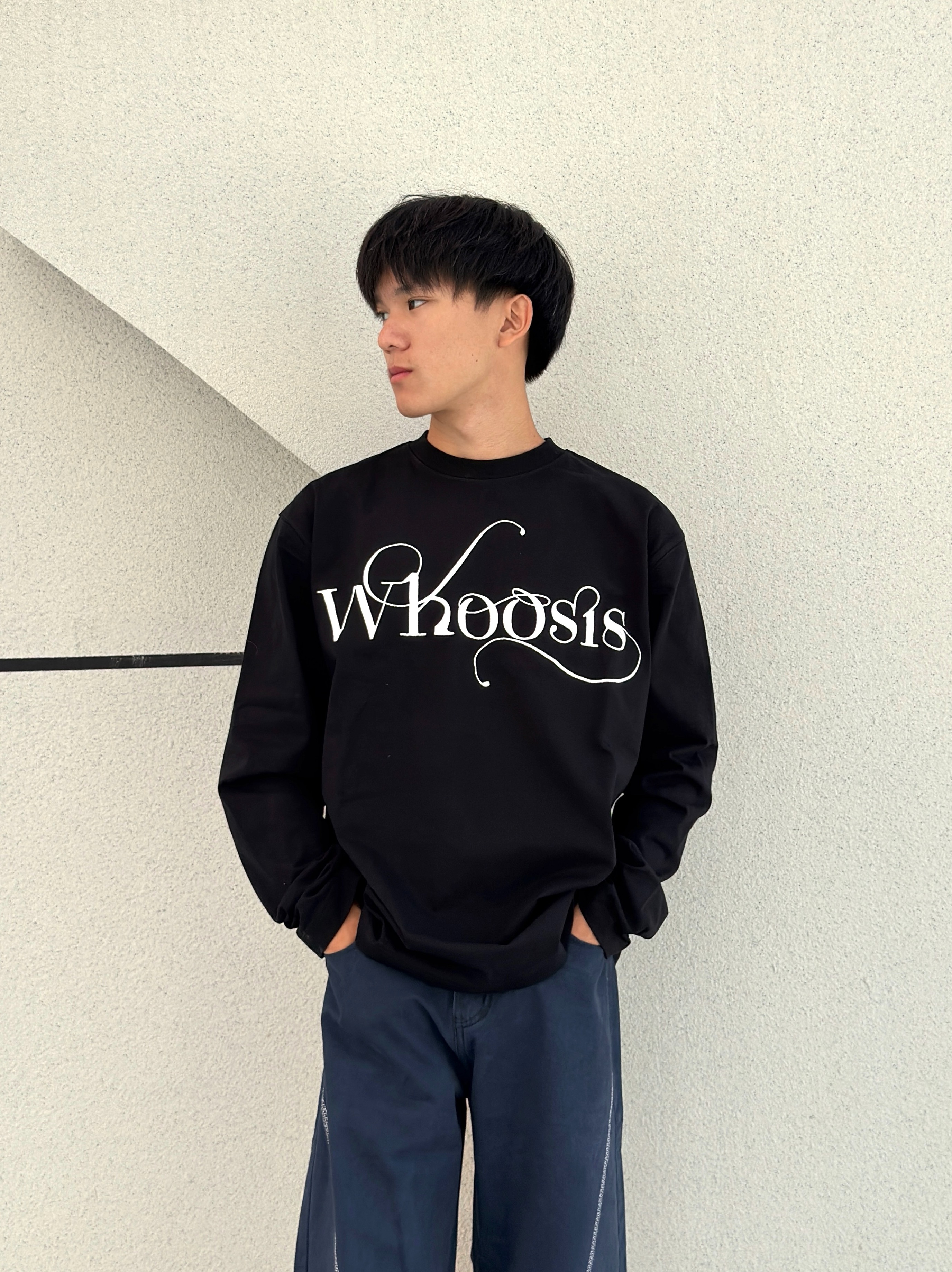 秋冬校园穿搭｜WHOOSIS浪漫字体长袖，简约耐看