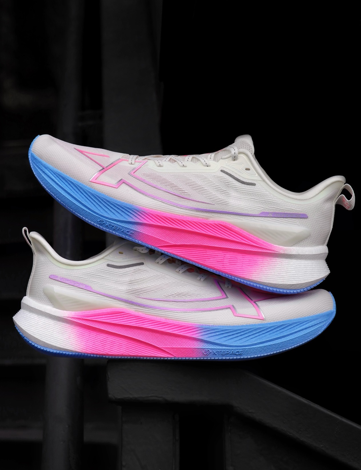 【特步丨春日跑鞋大赏!两千公里3代,让脚上来点不一样的浪漫!】