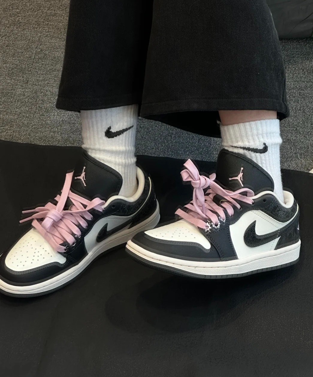 飒到顶🖤AJ1炭黑街头气场拉满