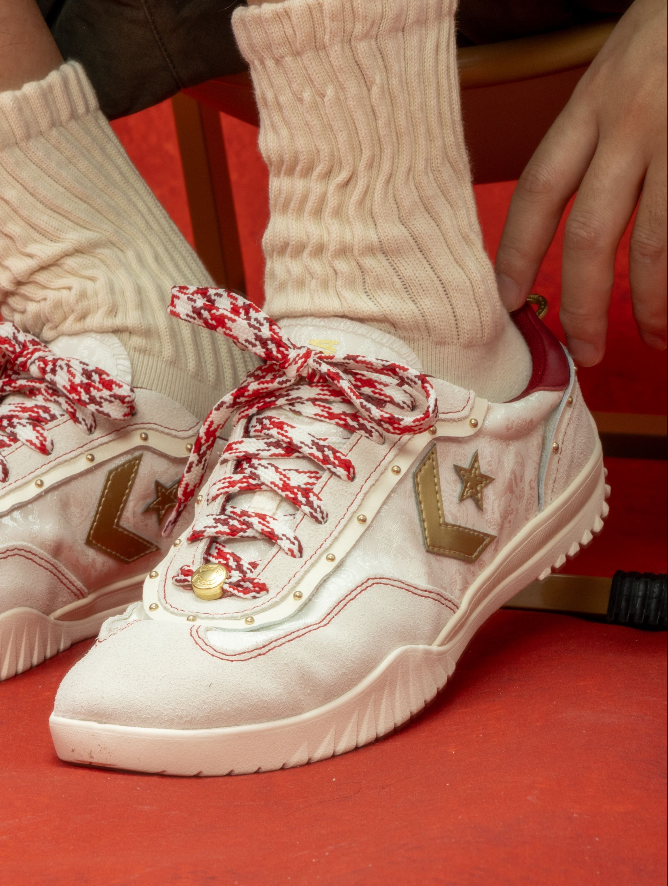 这双「马到功成」Converse太灵了|藏着一匹踏云的小马