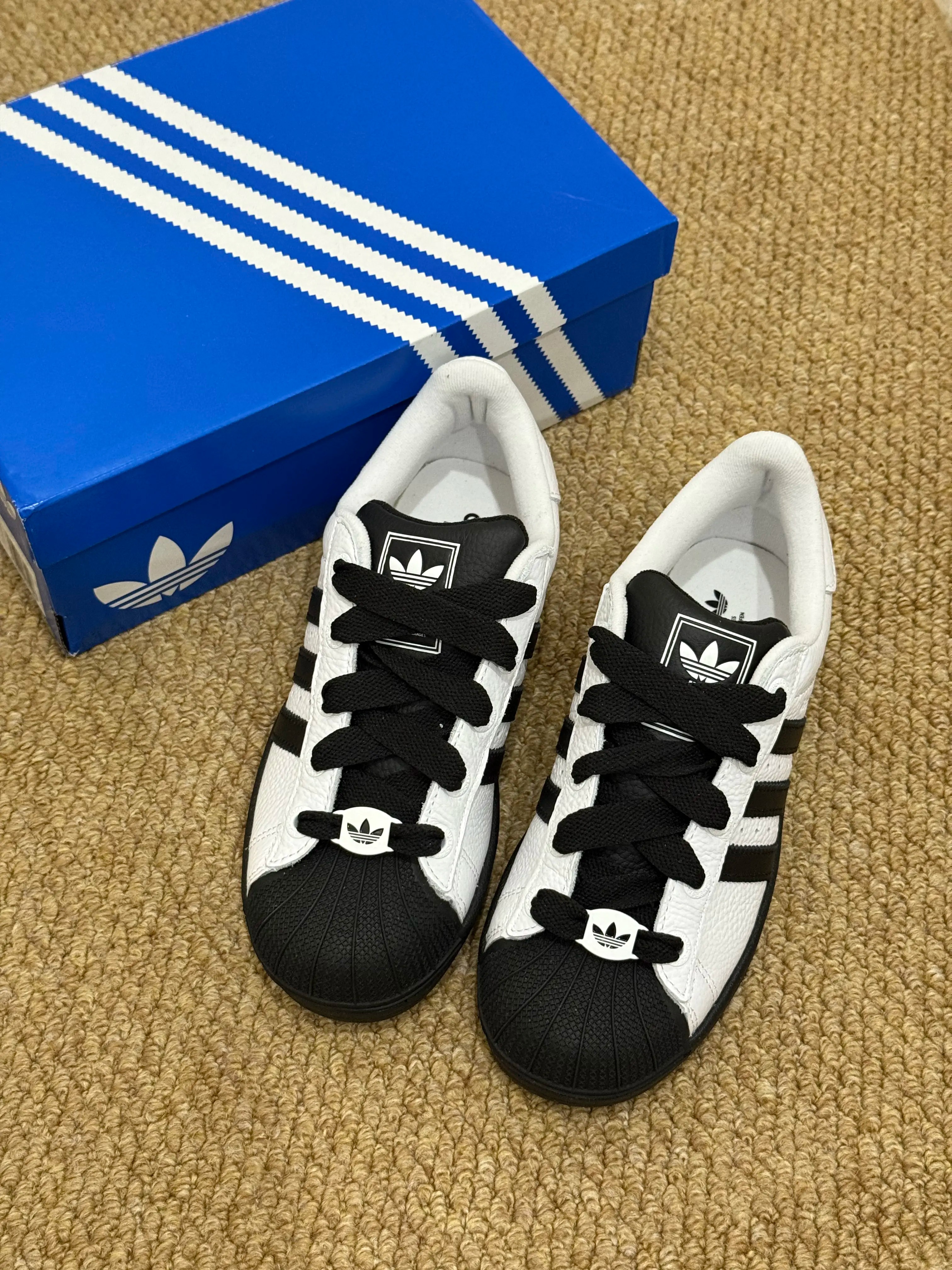 谁还没拥有这双黑白贝壳头？🖤🤍