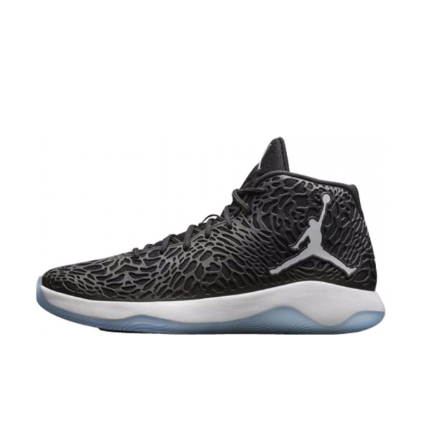 推荐商品：Jordan Ultra.Fly 篮球鞋 复古减震耐磨网布舒适防滑 Black White 黑白