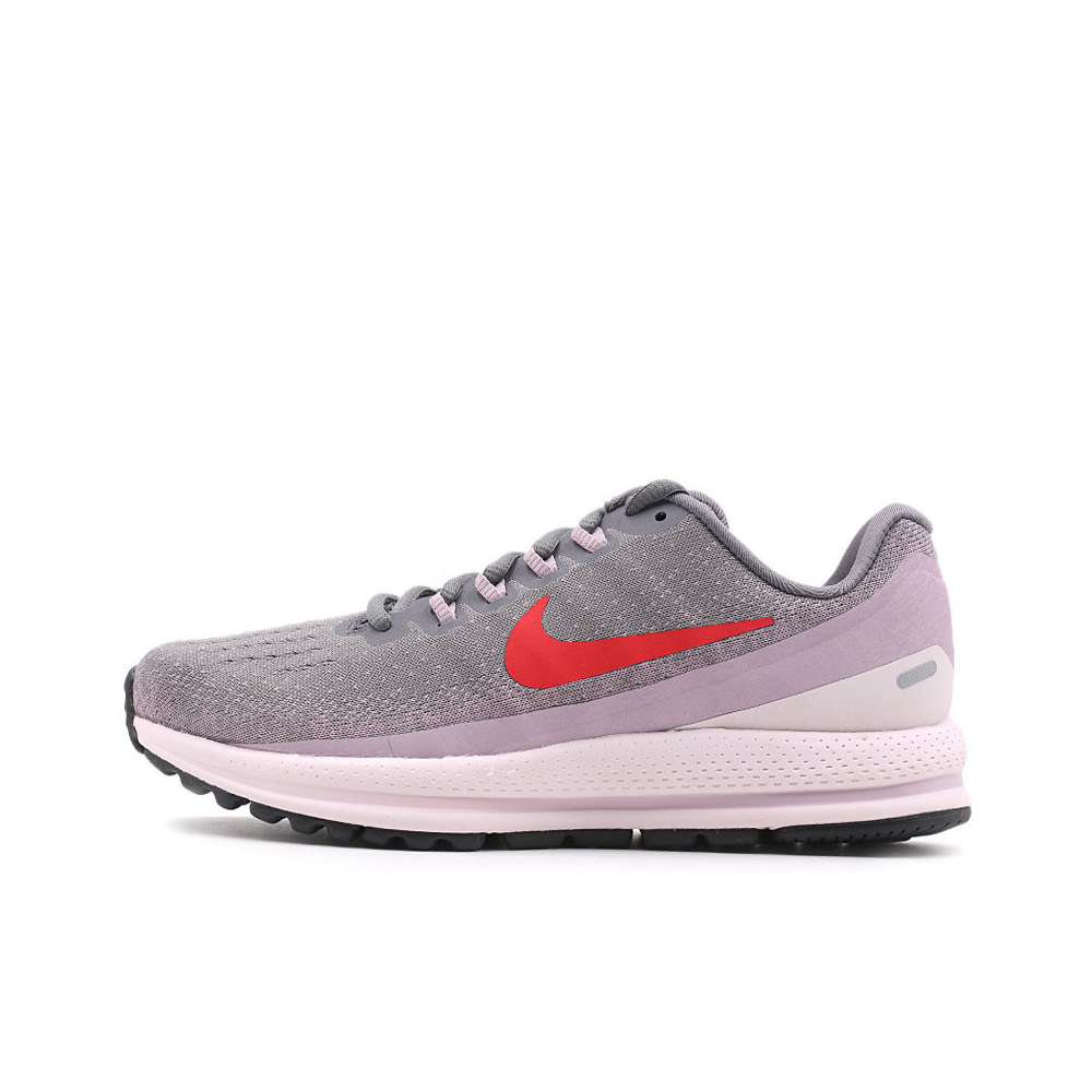 推荐商品：Nike Air Zoom Vomero 13 跑鞋 缓震防滑耐磨支撑网面透气轻便织物休闲运动马拉松 Gunsmoke / Habanero Red 灰紫/红