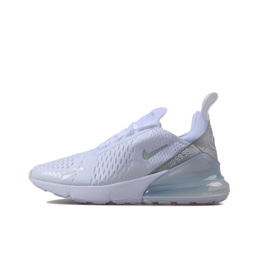 推荐商品：Nike Air Max 270 气垫缓震 轻便透气 耐磨 时尚复古 舒适百搭 防滑 支撑 防水 织物 跑鞋 White Blue 白银
